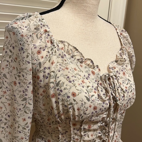 Aidan Lace Up Crop Top in Ivory Multi, Size Small - Picture 6 of 17